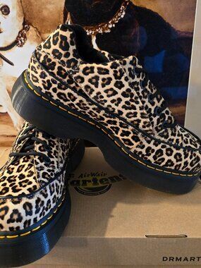 Dr. Martens Buzz 5 Eye Shoes Womens 7 Leopard Print Faux Fur Platform Oxfords